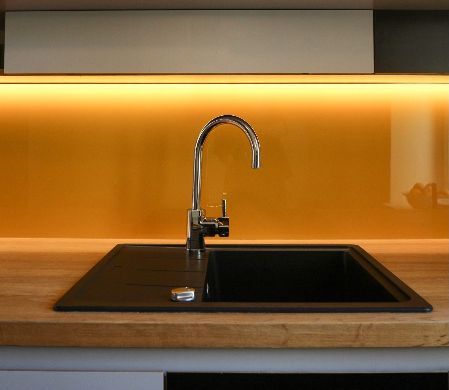 Single-bowl sink with draining board. Ideal solution for small kitchen